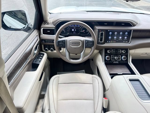 Used 2021 GMC Yukon Denali w/ Denali Premium Package AWD/4WD image 38