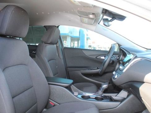 Used 2023 Chevrolet Malibu RS FWD image 12