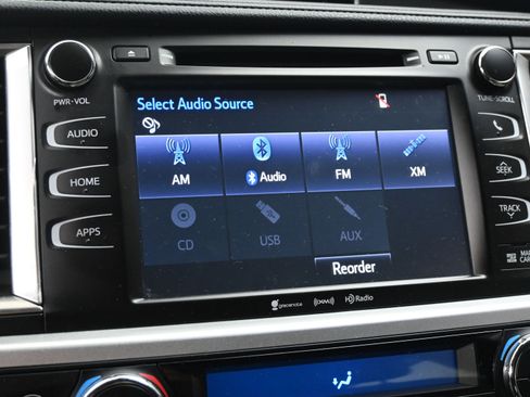 Used 2019 Toyota Highlander XLE image 12