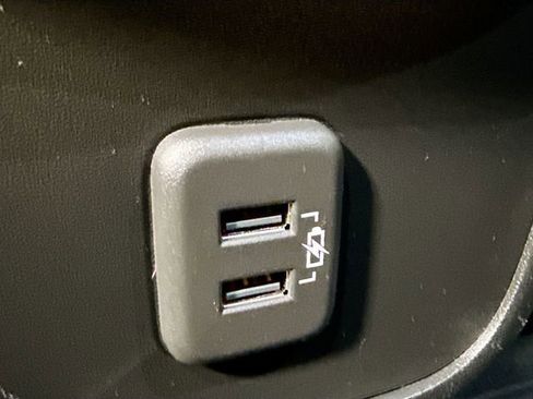 Used 2019 Chevrolet Equinox LT w/ Driver Convenience Package image 26