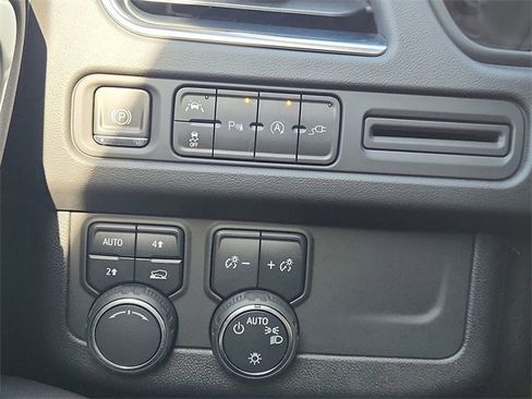 Used 2021 Chevrolet Suburban RST w/ Luxury Package image 17