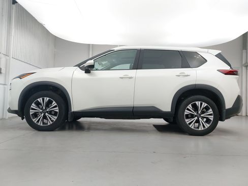 Used 2023 Nissan Rogue SV w/ SV Premium B Package FWD image 2