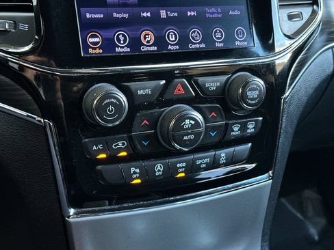 Used 2019 Jeep Grand Cherokee Limited w/ Luxury Group II RWD image 20