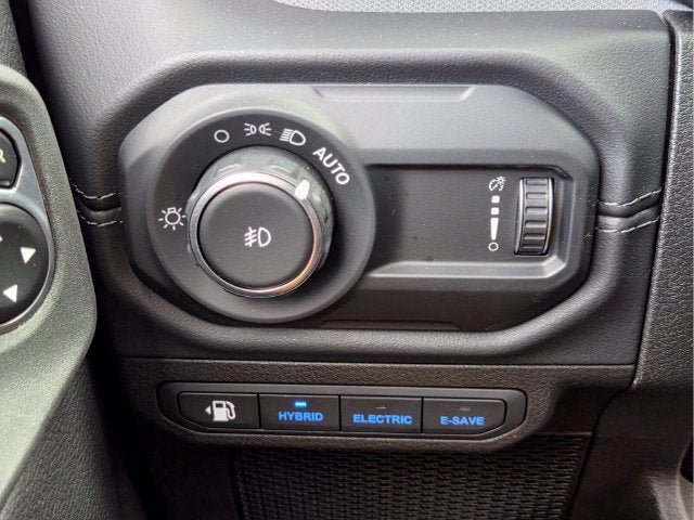 Used 2025 Jeep Wrangler Unlimited Sahara AWD/4WD image 29