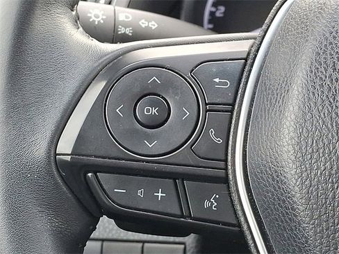 Used 2018 Toyota Camry SE w/ Moonroof Package image 16