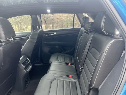 Certified 2024 Volkswagen Atlas Cross Sport SEL R-Line image 31