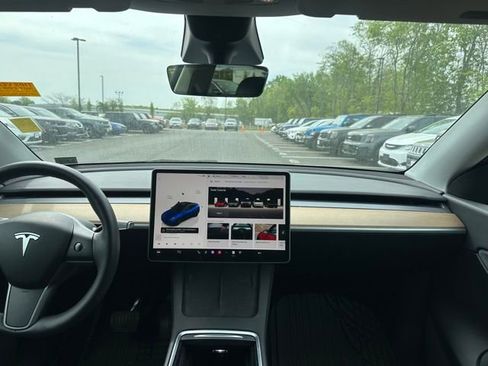 Used 2022 Tesla Model Y Long Range image 25