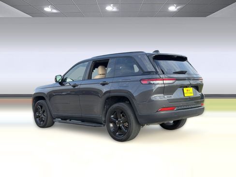 Used 2024 Jeep Grand Cherokee Limited w/ Luxury Tech Group II AWD/4WD image 3