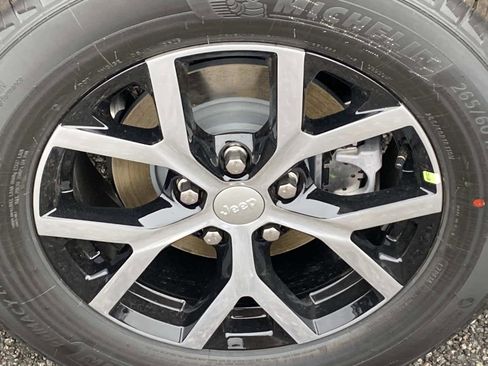 New 2025 Jeep Grand Cherokee Limited image 6