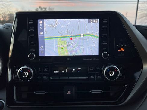 Used 2020 Toyota Highlander Limited image 16