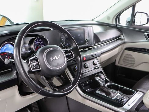 Used 2023 Kia Carnival LX FWD image 22