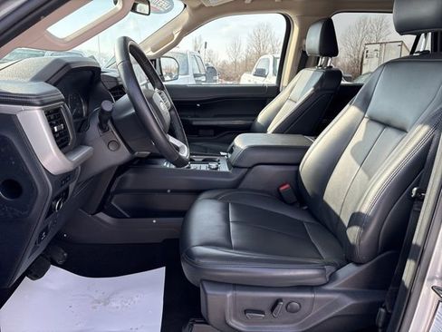 Used 2024 Ford Expedition XLT image 7