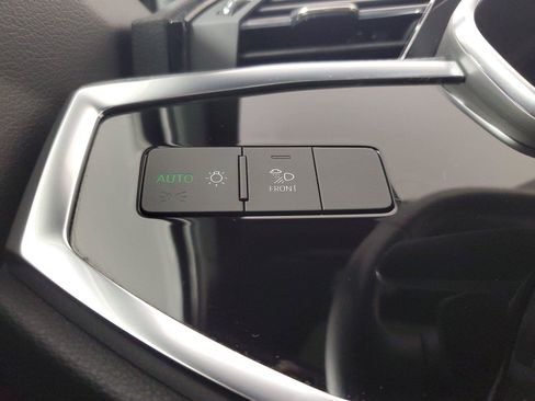 Used 2020 Audi Q3 2.0T Prestige w/ Prestige Package AWD/4WD image 32