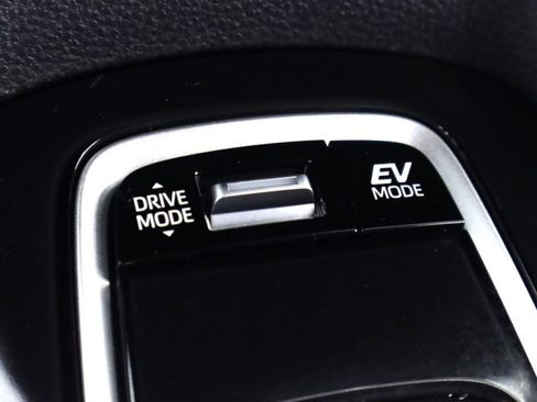 Used 2025 Toyota Corolla SE FWD image 22
