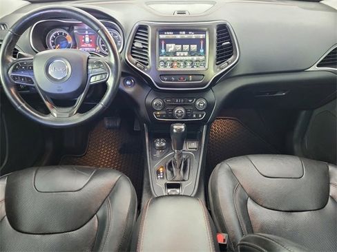 Used 2019 Jeep Cherokee Trailhawk image 13