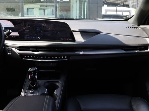 Used 2025 Cadillac XT4 Premium Luxury FWD image 25