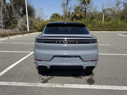 Used 2024 Porsche Cayenne S image 4