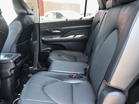 Certified 2024 Toyota Grand Highlander XLE FWD image 18
