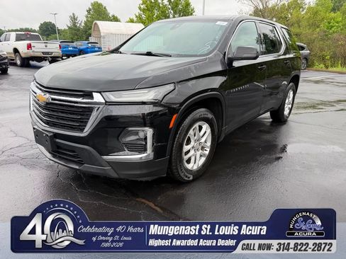 Used 2023 Chevrolet Traverse LS FWD image 1