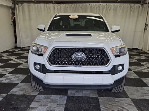 Used 2018 Toyota Tacoma TRD Sport image 2