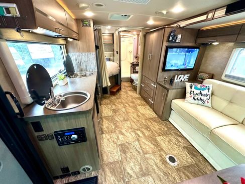 Used 2013 Mercedes-Benz Sprinter 3500 image 23