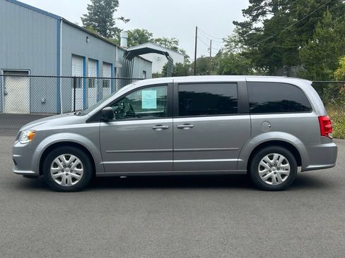 Used 2016 Dodge Grand Caravan SE w/ Quick Order Package 29E SE FWD image 8