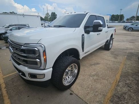Used 2023 Ford F250 Platinum AWD/4WD image 2