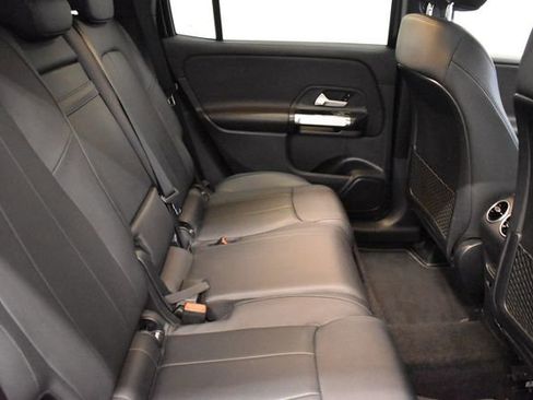 Used 2025 Mercedes-Benz GLB 250 4MATIC image 17