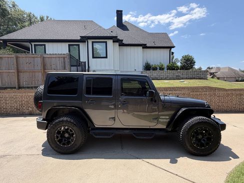 Used 2017 Jeep Wrangler Unlimited Sport w/ Quick Order Package 24S AWD/4WD image 2