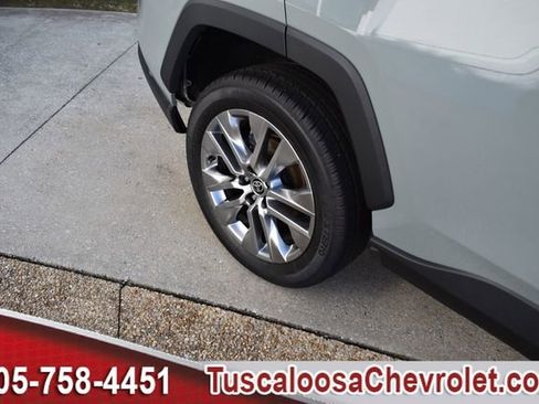 Used 2022 Toyota RAV4 XLE Premium image 14