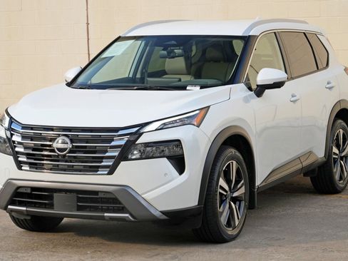 Used 2025 Nissan Rogue SL FWD image 44