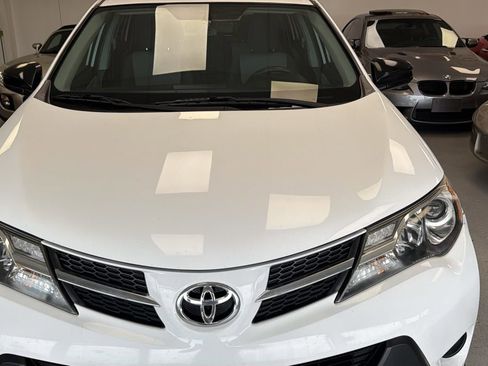 Used 2014 Toyota RAV4 LE FWD image 4