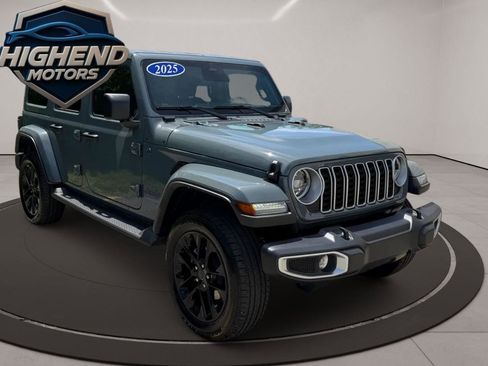 Used 2025 Jeep Wrangler Unlimited Sahara AWD/4WD image 8