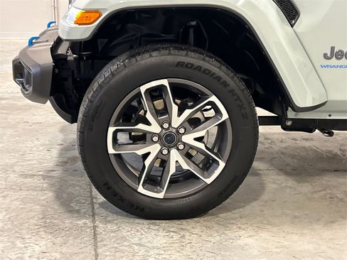 Used 2024 Jeep Wrangler Unlimited w/ Convenience Group image 11