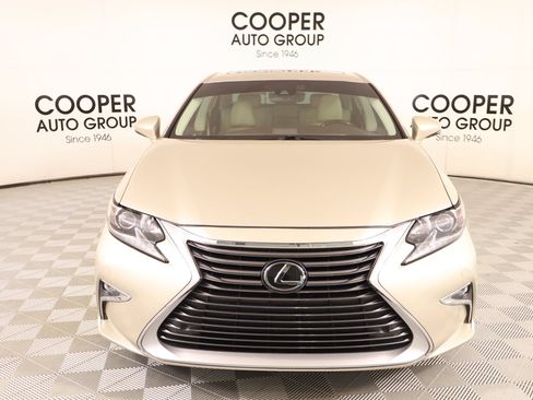 Used 2017 Lexus ES 350 w/ Premium Package FWD image 9