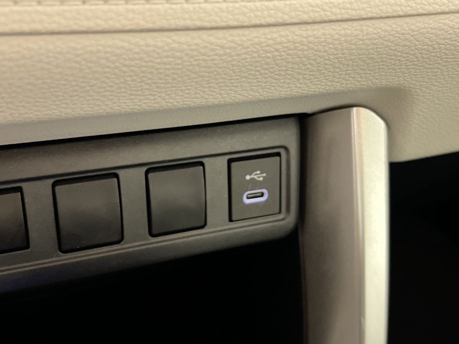 Used 2023 Toyota Corolla Cross L FWD image 33
