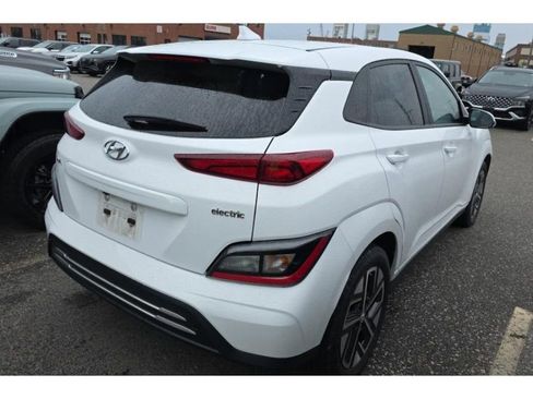 Used 2023 Hyundai Kona SEL w/ Cargo Package FWD image 3