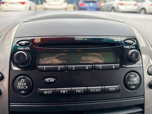 Used 2010 Toyota Sienna LE image 17