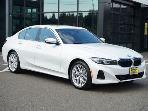 Used 2025 BMW 330i xDrive Sedan w/ Convenience Package image 2