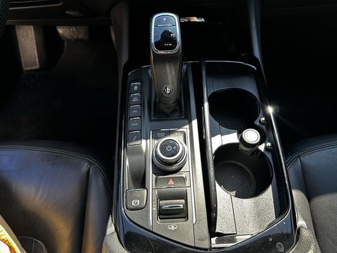 Used 2021 Maserati Levante image 24