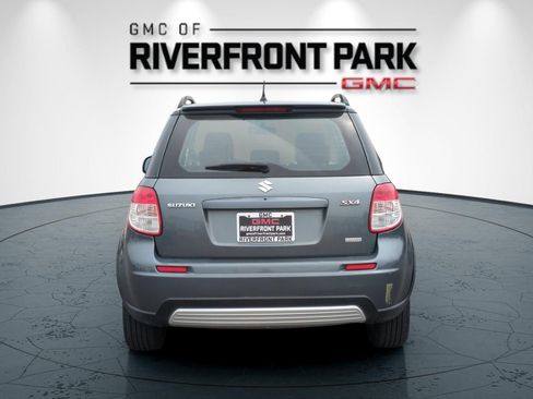 Used 2009 Suzuki SX4 AWD Hatchback w/ Touring Pkg image 4