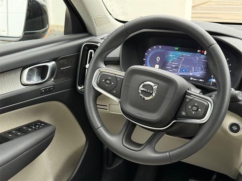 Used 2023 Volvo XC40 B5 Ultimate w/ Climate Package image 13