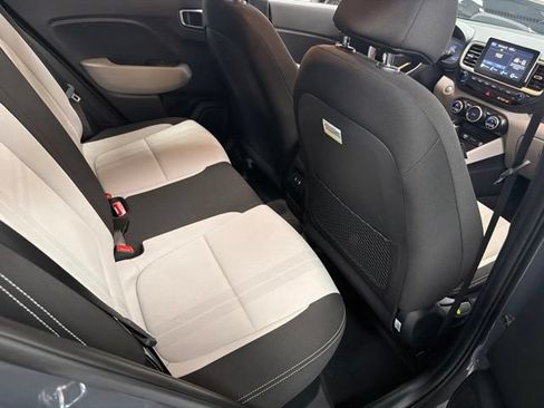 Used 2025 Hyundai Venue SEL FWD image 11
