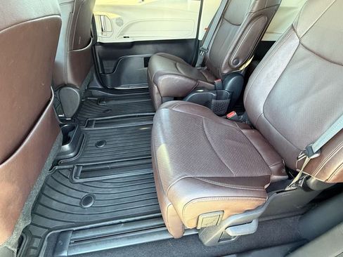 Used 2023 Toyota Sienna Platinum image 14