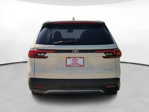 Certified 2024 Toyota Grand Highlander FWD image 5