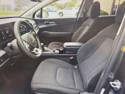 Used 2024 Kia Sportage LX FWD image 3