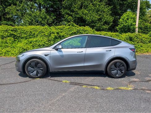 Used 2026 Tesla Model Y Long Range AWD/4WD image 9
