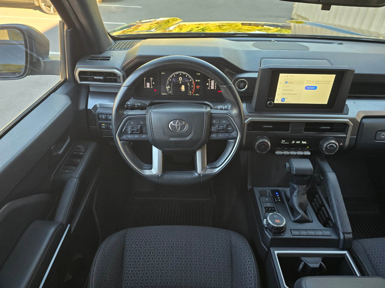 Used 2025 Toyota 4Runner SR5 AWD/4WD image 14