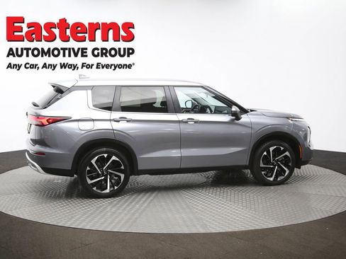 Used 2024 Mitsubishi Outlander SE image 44