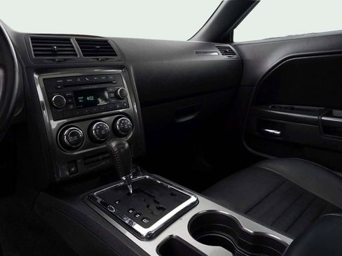 Used 2013 Dodge Challenger SXT Plus image 18